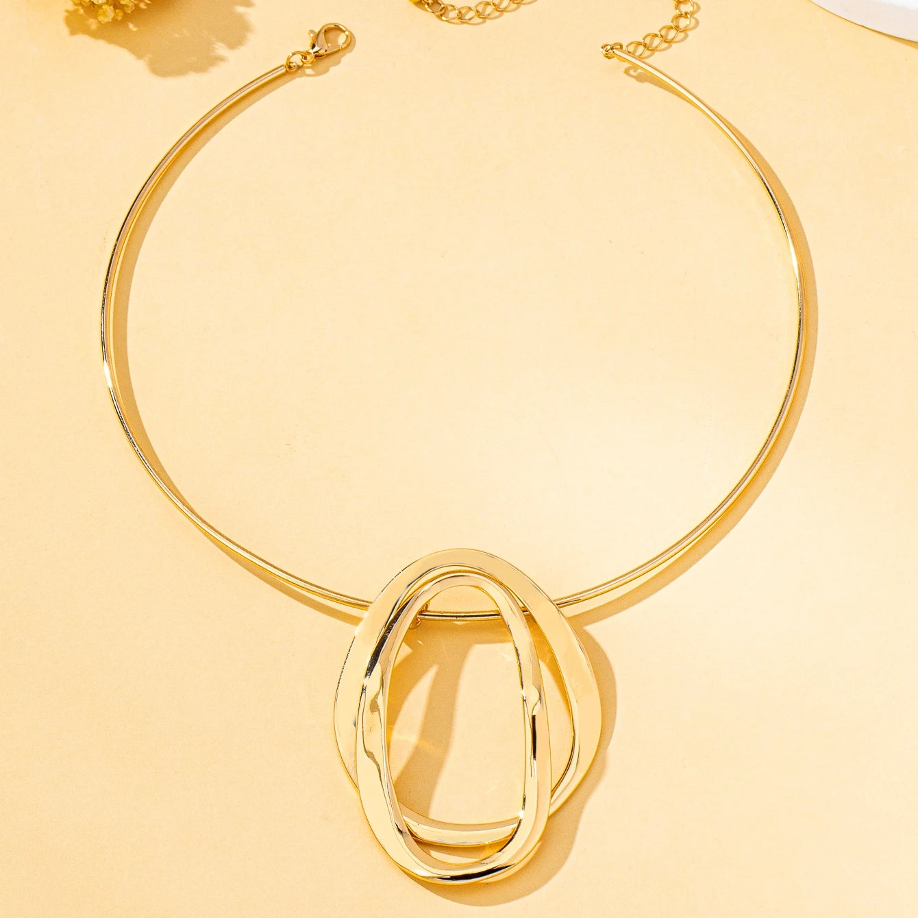 A Punk Elegant Women's Collar, Wrought Iron Geometric Collar, a Must-Have Necklace for Banquet Parties, Festivals and Daily Trend