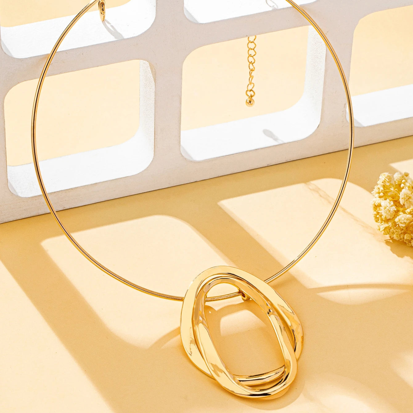 A Punk Elegant Women's Collar, Wrought Iron Geometric Collar, a Must-Have Necklace for Banquet Parties, Festivals and Daily Trend